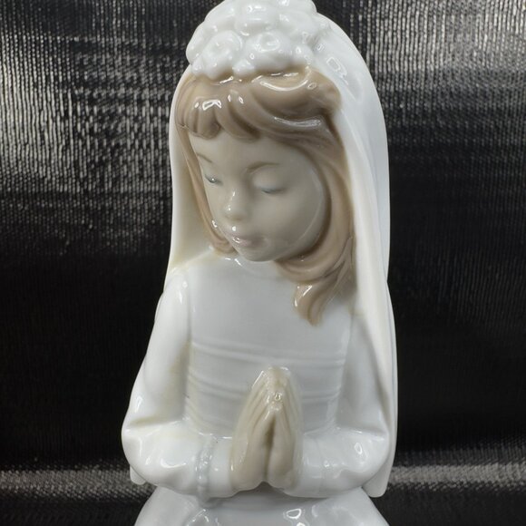 Nao by Lladro First Communion Praying Girl Rosary Figurine Fine Porcelain Figure - Picture 11 of 13